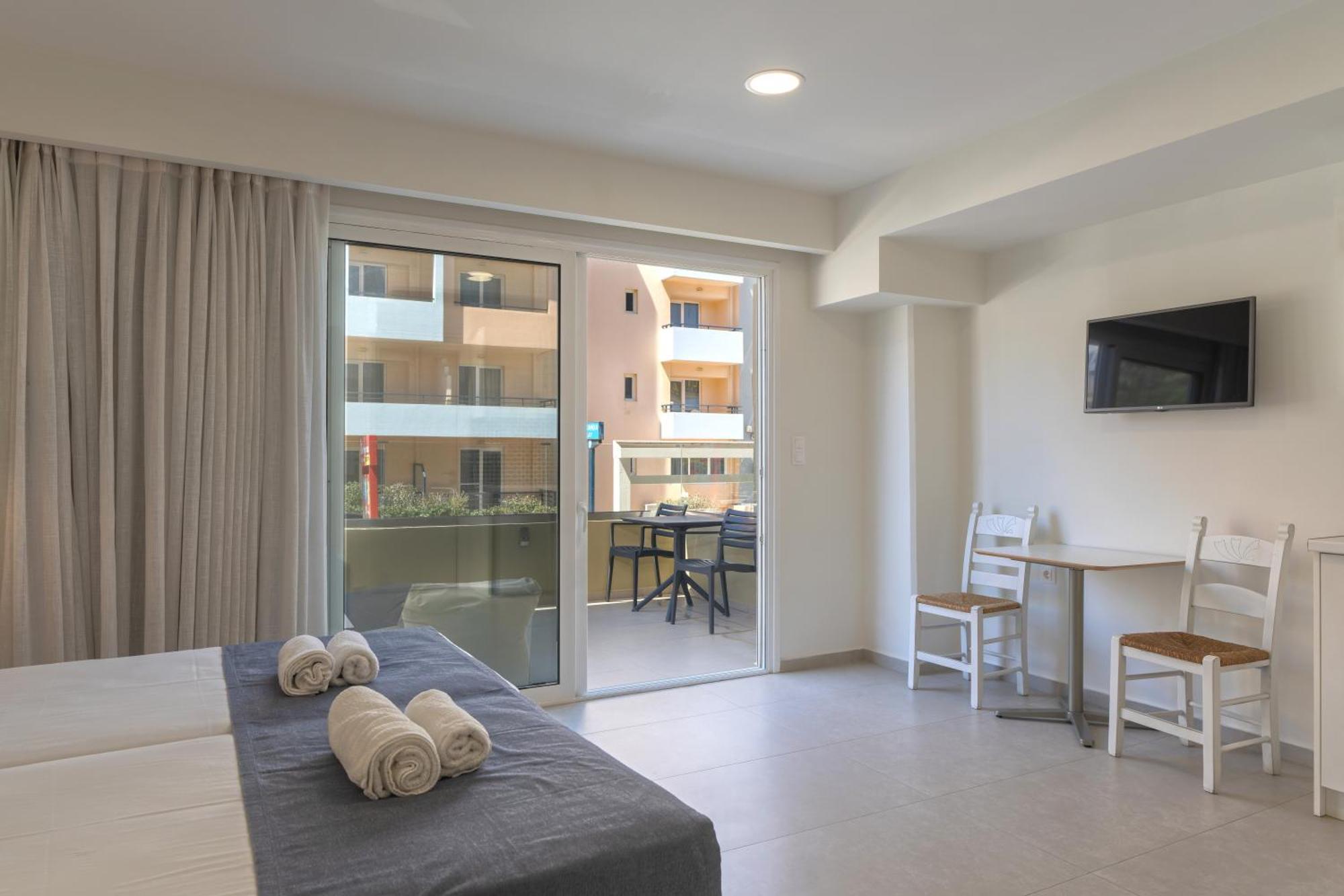 Meltemi Coast Suites Rethymno Exteriör bild