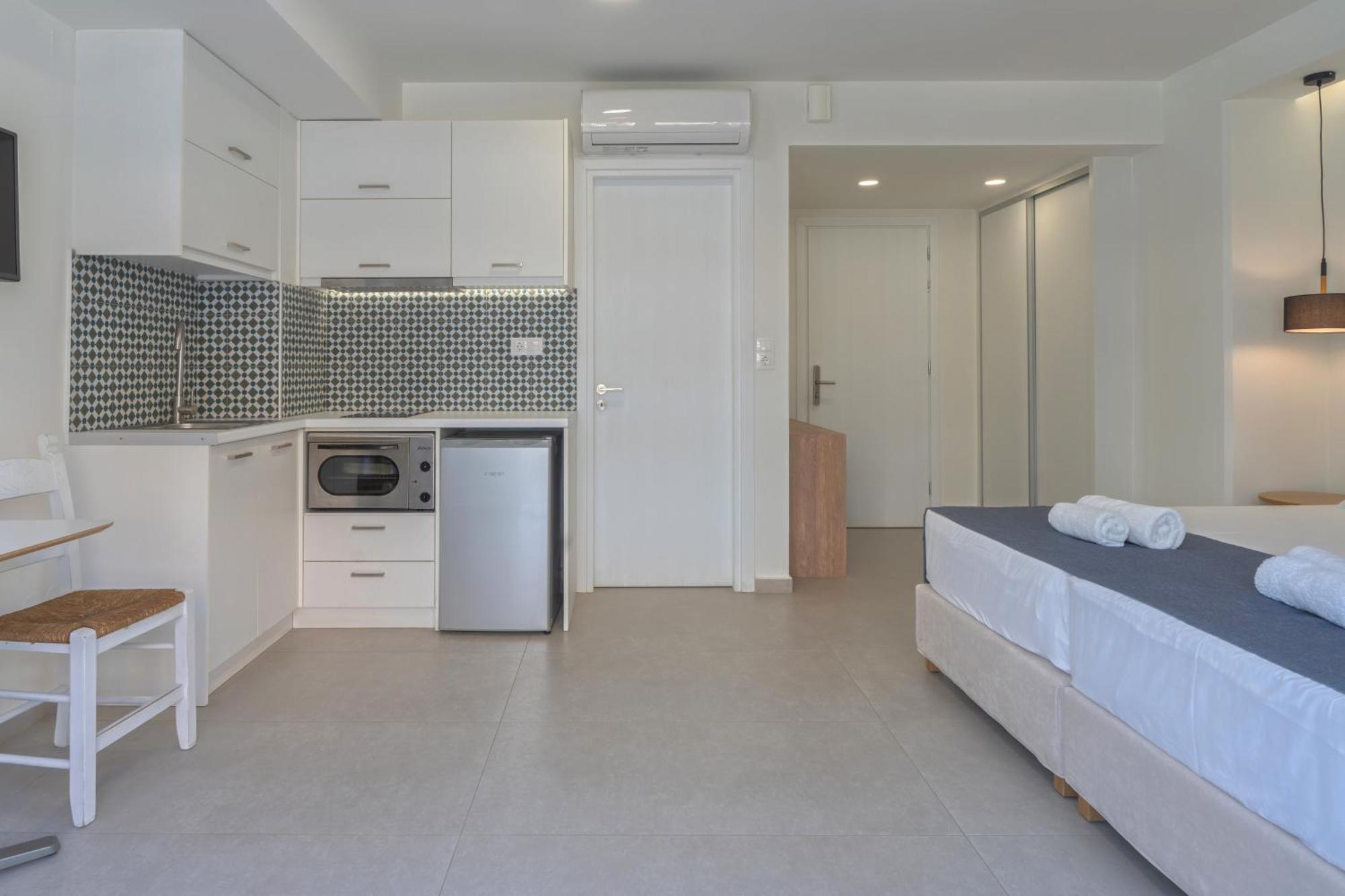 Meltemi Coast Suites Rethymno Exteriör bild